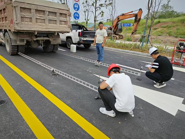圖片“秋老虎”來襲，室外工程檢測不停歇.jpg