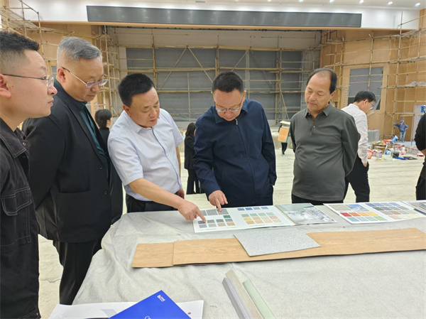 11月11日，洪董陪同汪凱書記一行督導(dǎo)行知學(xué)校一期工程項目.jpg
