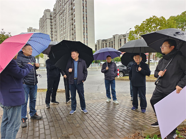 12月11日，洪董陪同詹凱縣長一行調(diào)研張家山安置區(qū)地塊.jpg