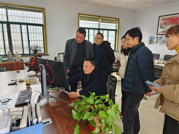 1月21日，洪董率隊赴浙江諸暨市共創(chuàng)游樂沒施工程有限公司考察調(diào)研。.jpg