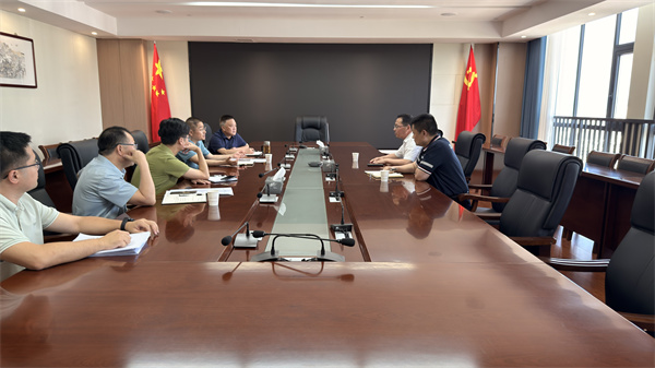 6月17日，中石化黃山公司總經(jīng)理王程海一行就能源站合作事宜開展座談交流，洪董、吳書記，資規(guī)局張局長參加座談。.jpg