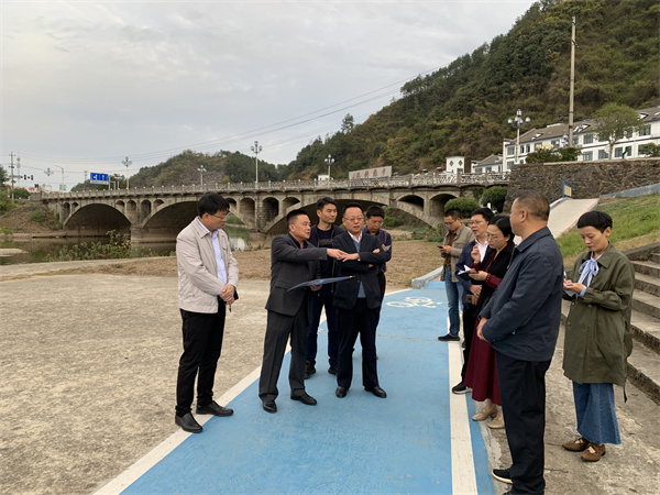 10月25日，縣委書記汪凱調(diào)研豐樂河濱江公園項(xiàng)目.jpg