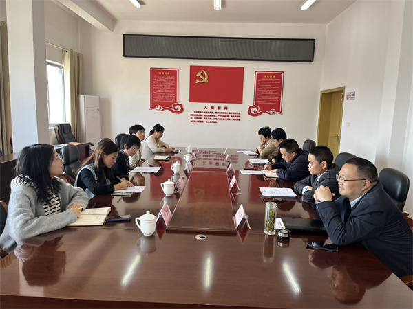 11月7日，縣組織部常務(wù)副部長(zhǎng)邵靈花，縣紀(jì)委副書(shū)記吳嵐送集團(tuán)黨務(wù)委員、紀(jì)委書(shū)記江黎君，集團(tuán)財(cái)務(wù)總監(jiān)葉江圓到集團(tuán)任職，集團(tuán)班子成員參加。.jpg