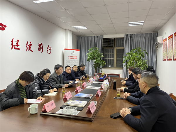 12月29日，詹縣長帶隊走訪寧波市徽州商會，洪董，余總陪同走訪.jpg