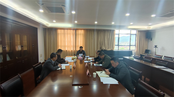 3月18日上午，副縣長程偉主持召開重點項目工作推進(jìn)會，對新安江旅游航道整治工程、新安江流域防洪治理工程、長陔嶺隧道、小川大橋、國家儲備林等重點項目調(diào)度。.jpg