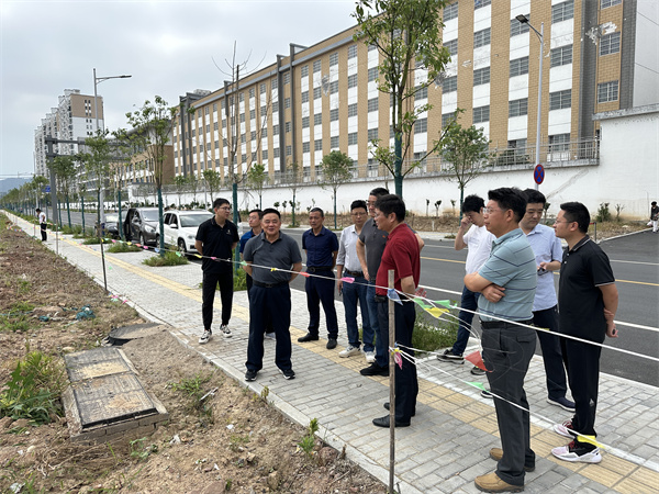 6月1日，詹縣帶隊(duì)調(diào)研揚(yáng)之學(xué)校事宜，洪董，張總陪同。.jpg