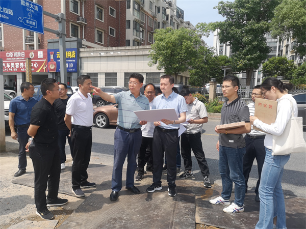 6月14日，省發(fā)改委重點(diǎn)辦調(diào)研揚(yáng)之學(xué)校項(xiàng)目.jpg