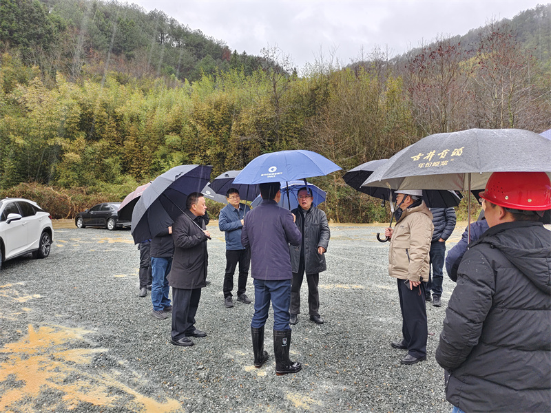 2月21日，汪凱書記一行調(diào)研防洪項目開工儀式現(xiàn)場，洪董、張總陪同調(diào)研.jpg